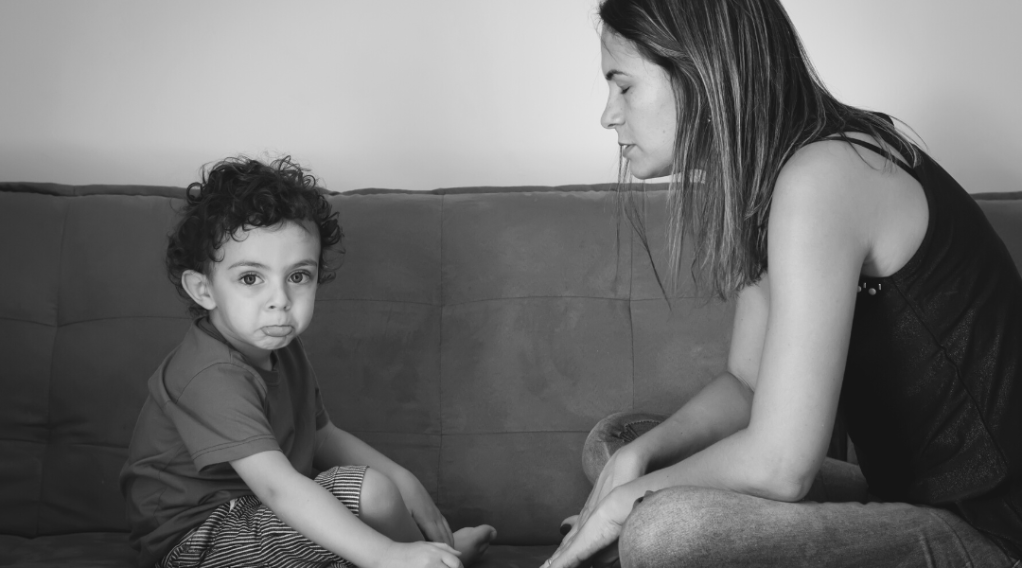 Te sientes vencida porque tienes una gran exigencia emocional. Además de que te invade la ansiedad y la angustia por el futuro de tus hijos.